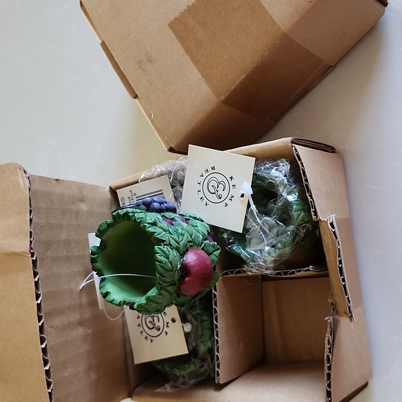 8 raised fruit style Napkins ring set - Picture 1 of 5